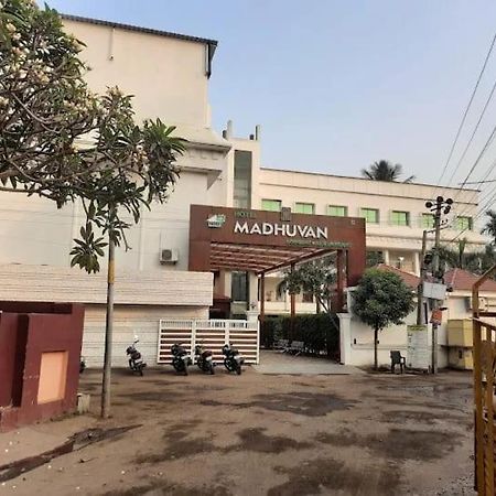 Hotel Madhuvan International Bijāpur Exterior foto