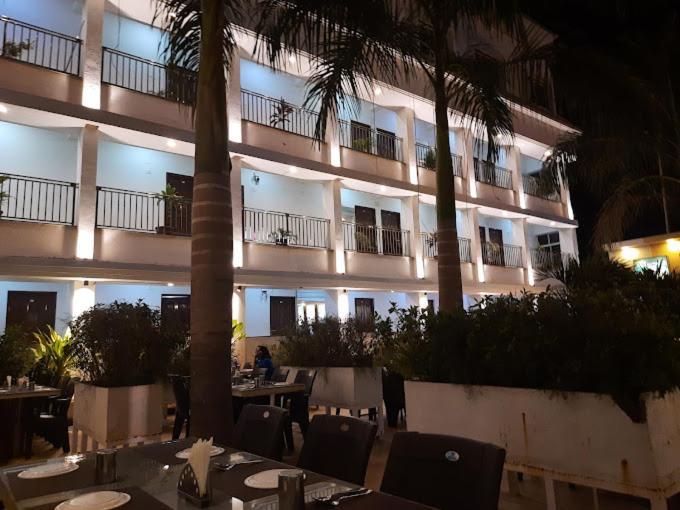 Hotel Madhuvan International Bijāpur Exterior foto