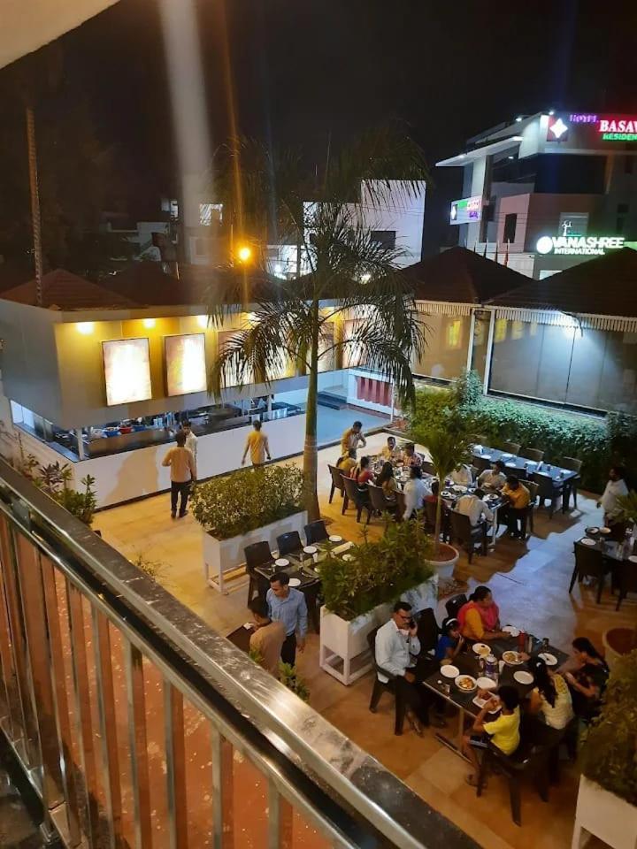 Hotel Madhuvan International Bijāpur Exterior foto